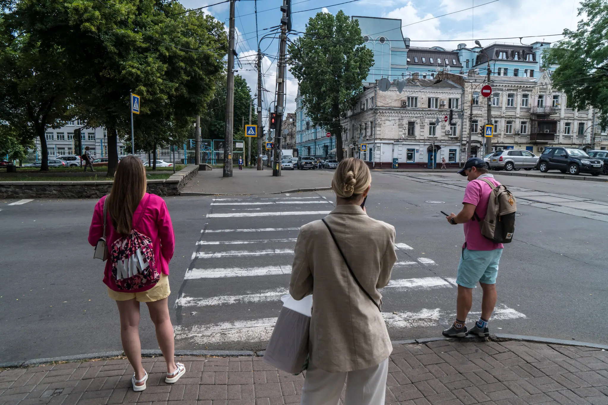 Українці кажуть, що суворе дотримання сигналів світлофора було особливістю в їхній країні задовго до війни.